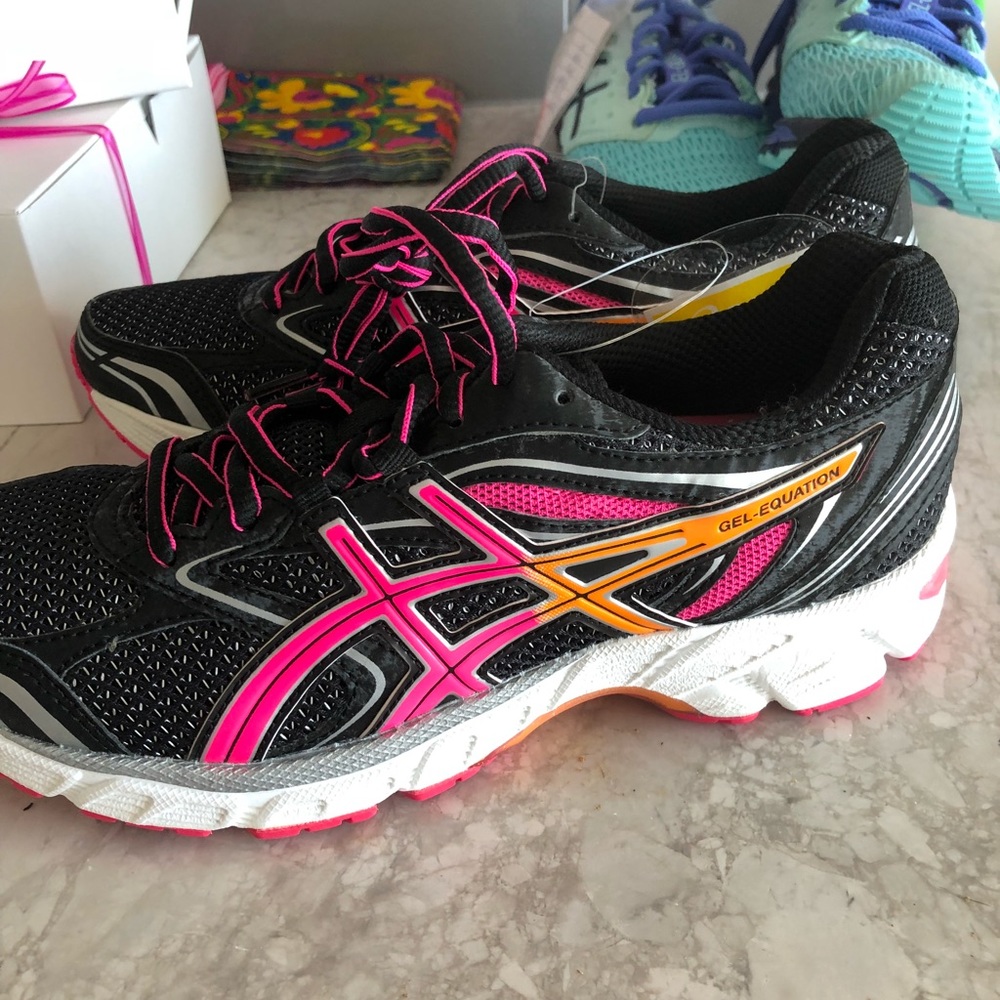 ASICS 7.5 NWT Equation running shoe